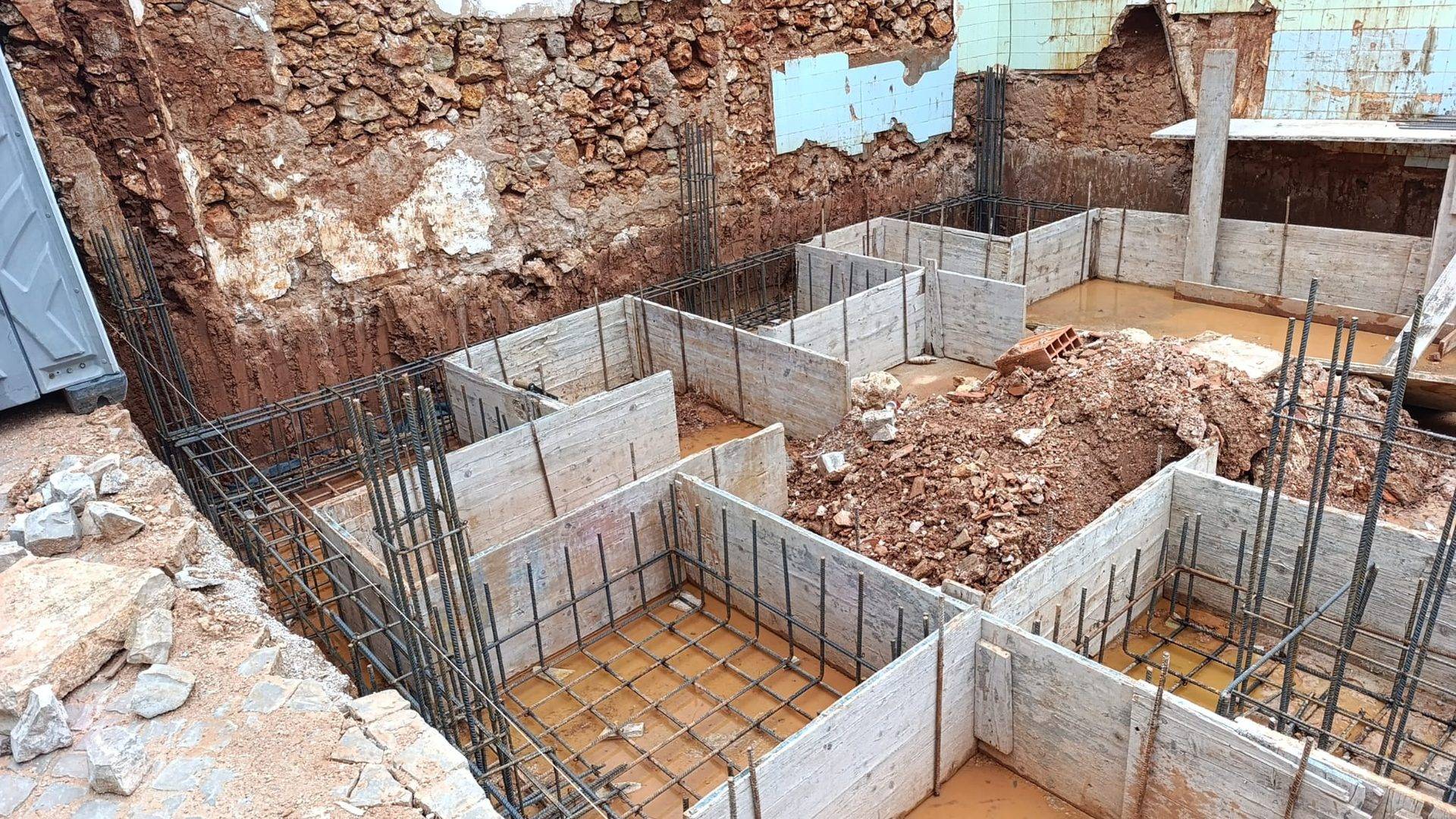 Início Moradia em construção na Quarteira