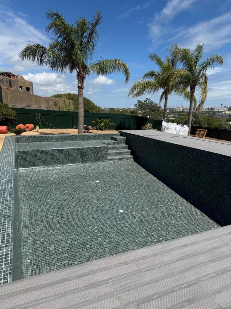 Obra de construção T-Man no Montenegro, Algarve — foto 1